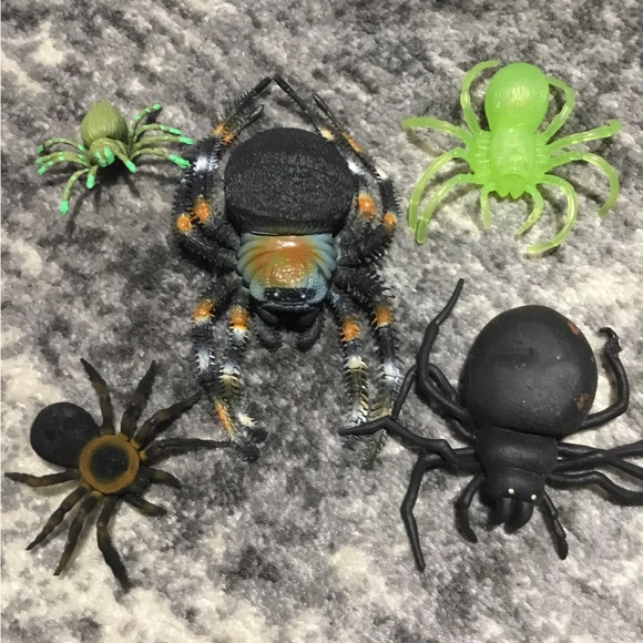 Halloween spiders and webs decorations lot - Picture 10 of 10